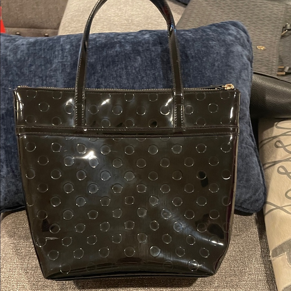 Kate Spade Black Patent Leather Tote with Bow Accent and circle pattern. NWOT - Picture 4 of 7